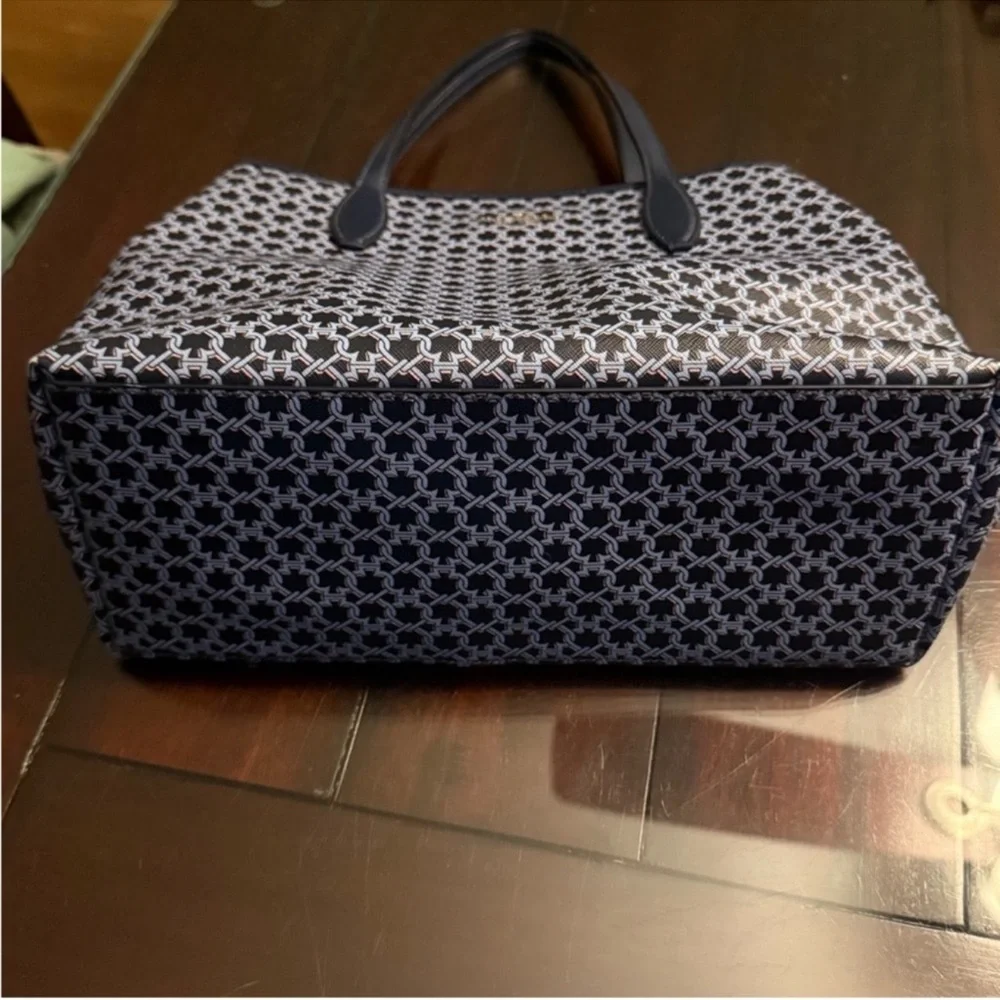 Kate Spade Navy and Black Geometric Tote - Picture 4 of 15